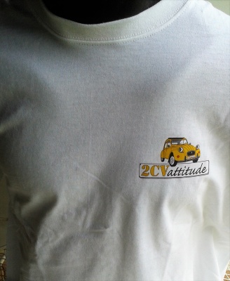 T Shirt blanc logo jaune en coeur et logo jaune centre dos
